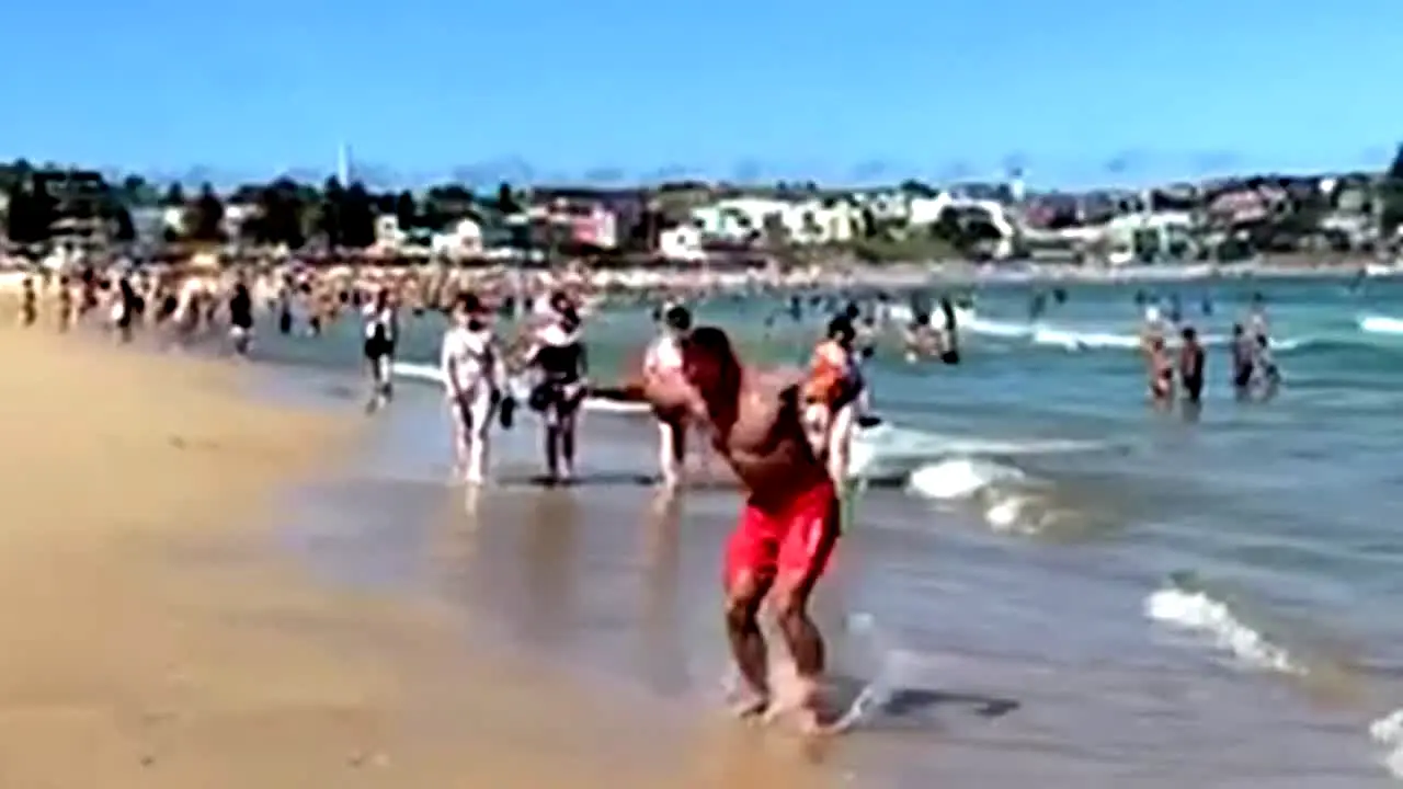 Bondi Rescue in diretta