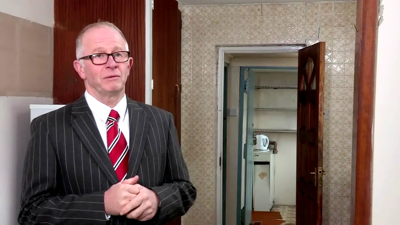 Homes Under the Hammer live