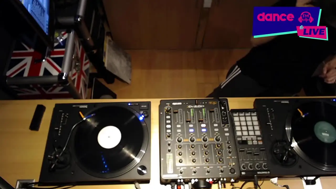 Dance FM live