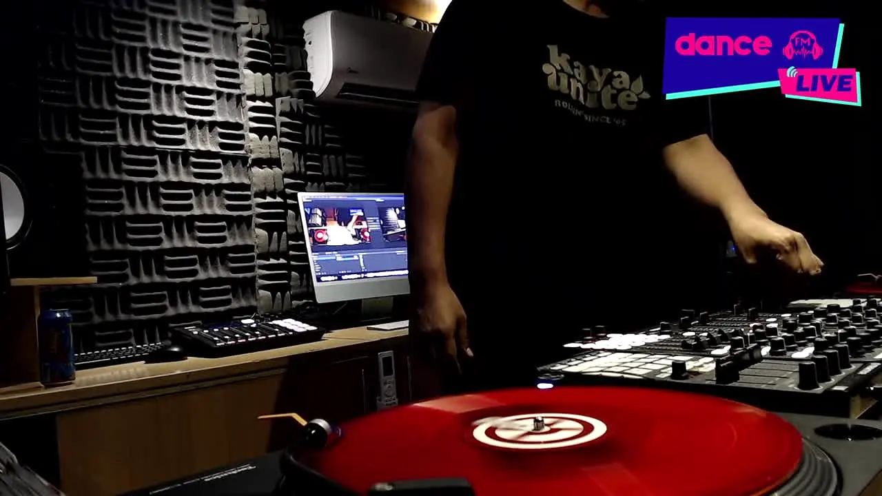 Dance FM live