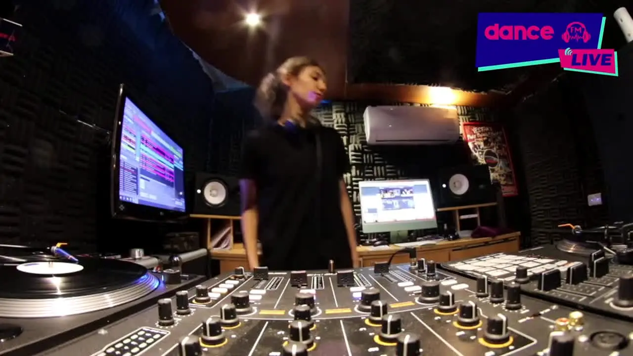Dance FM live