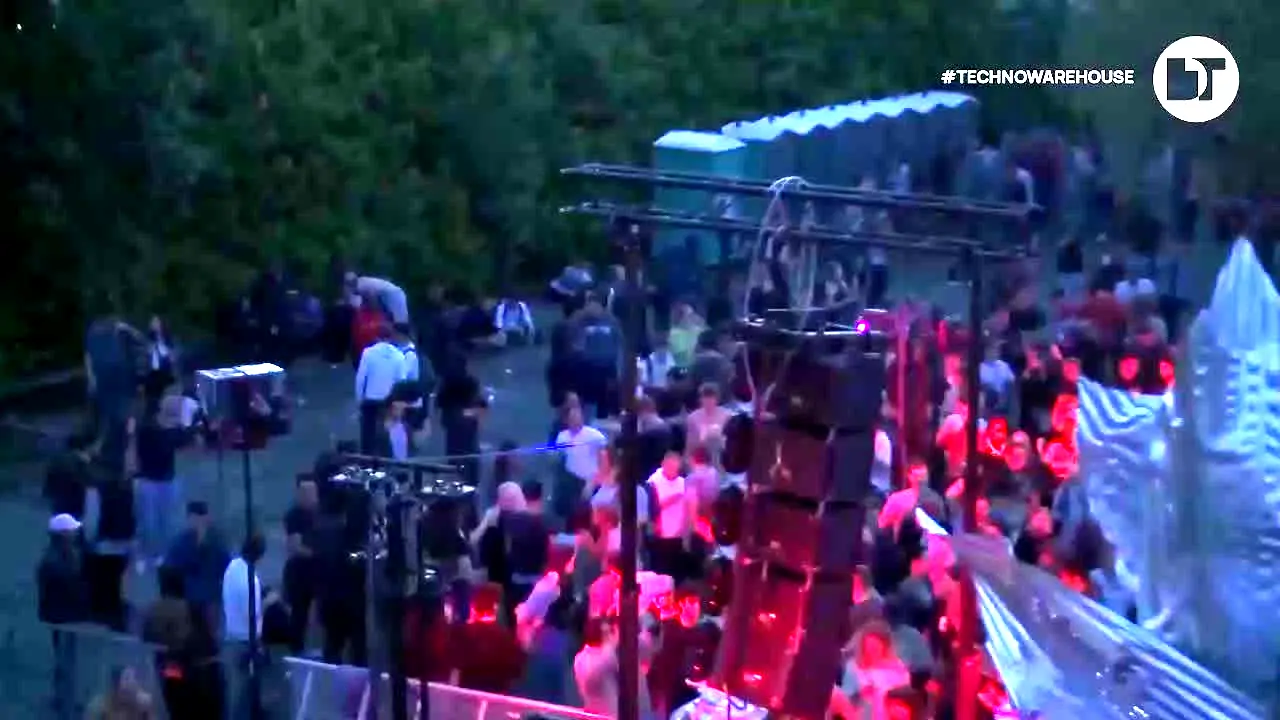 DanceTV Techno Warehouse en vivo
