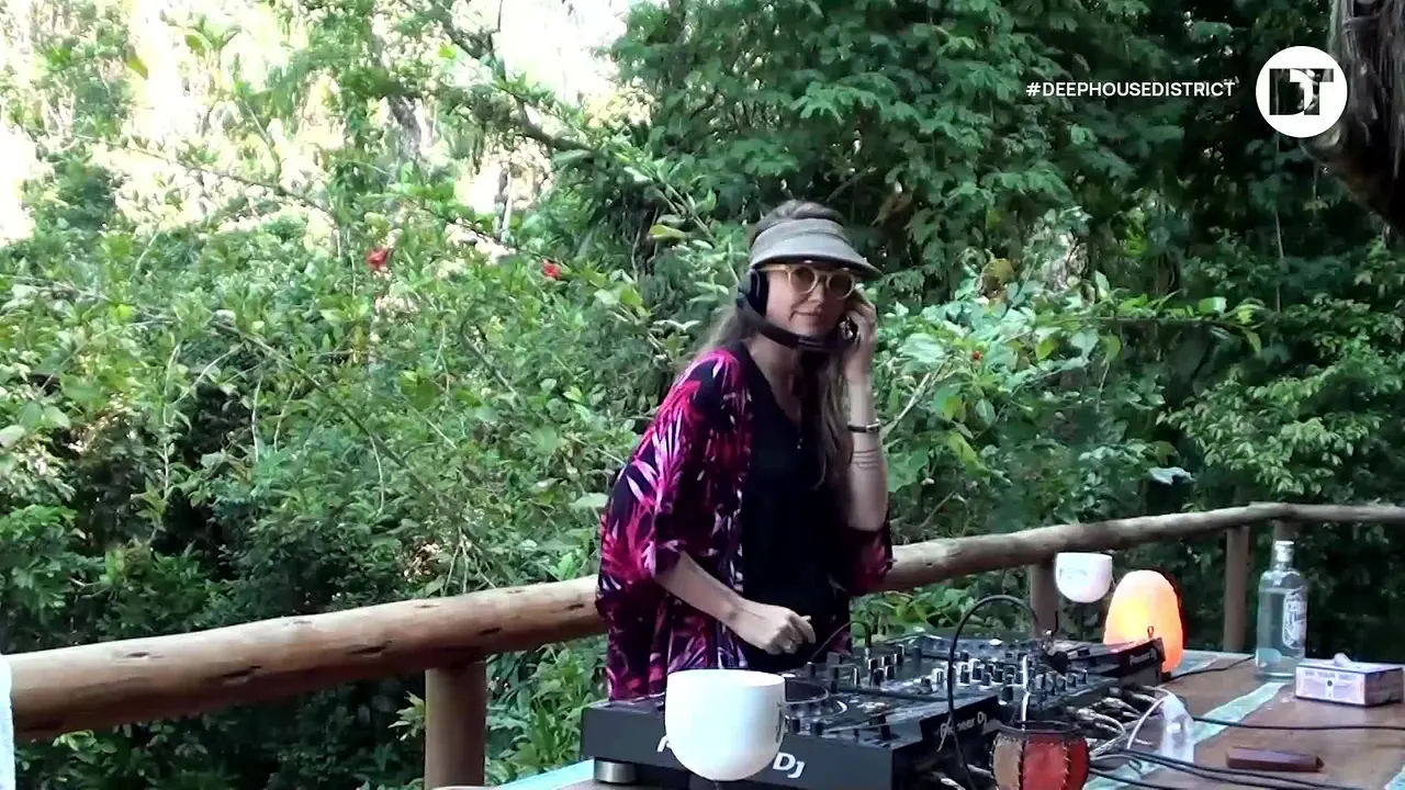 Deep House District live
