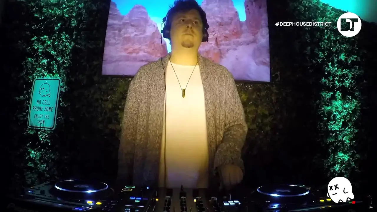 Deep House District in diretta