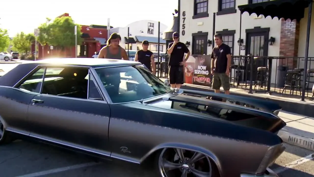 Pluto TV Cars na żywo