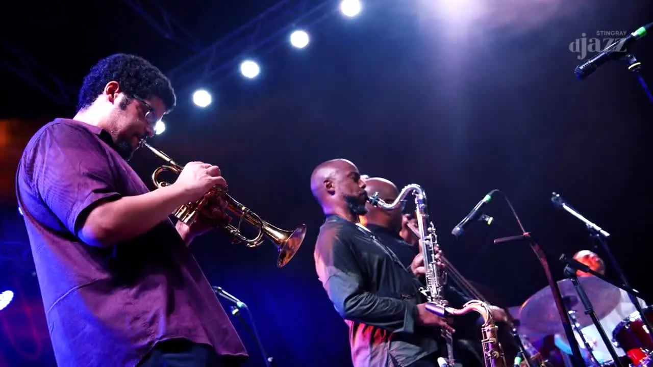 Stingray DJAZZ en vivo