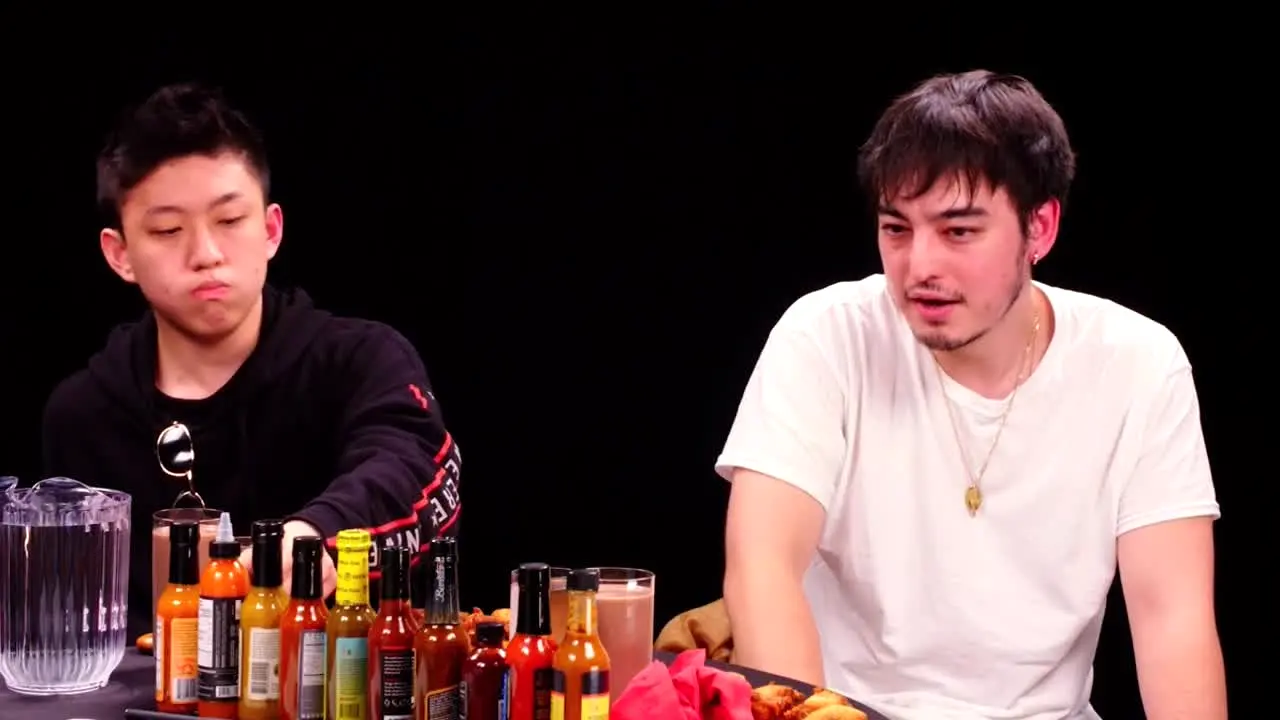 Hot Ones — прямой эфир