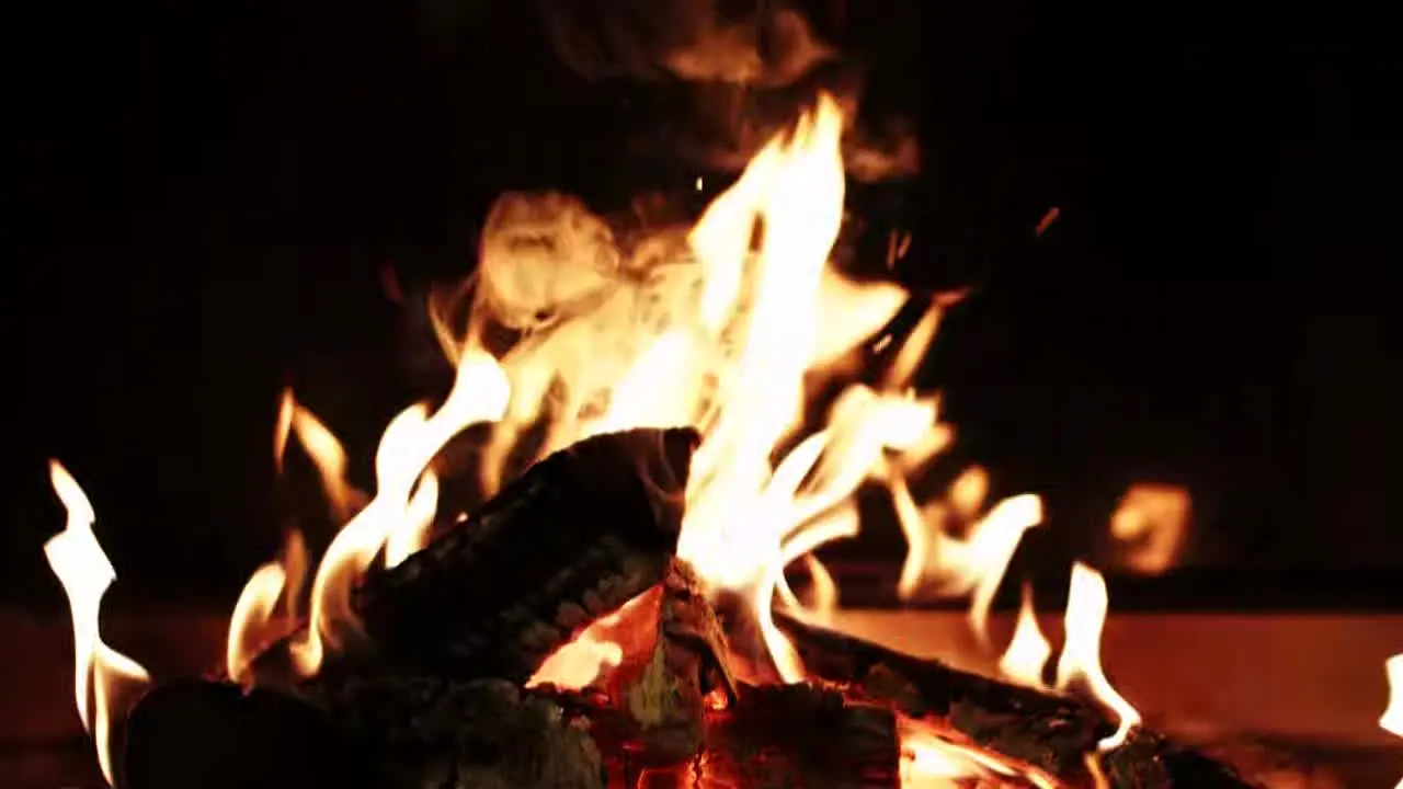 Fireplace Vibes na żywo