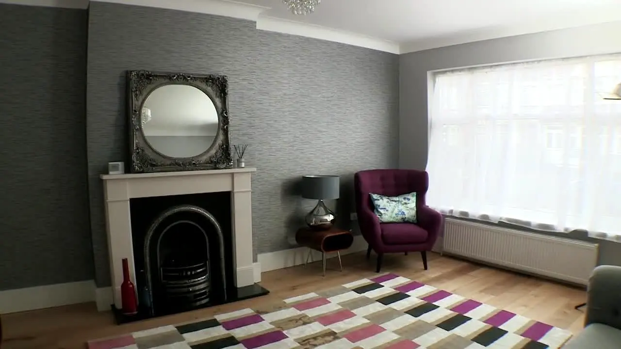 Homes Under the Hammer live