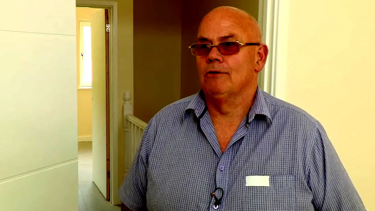 Homes Under the Hammer live