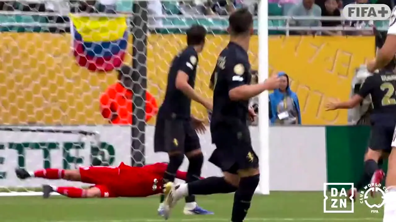 FIFA+ na żywo