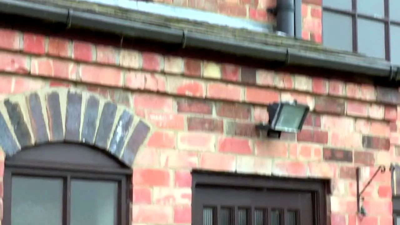 Homes Under the Hammer live