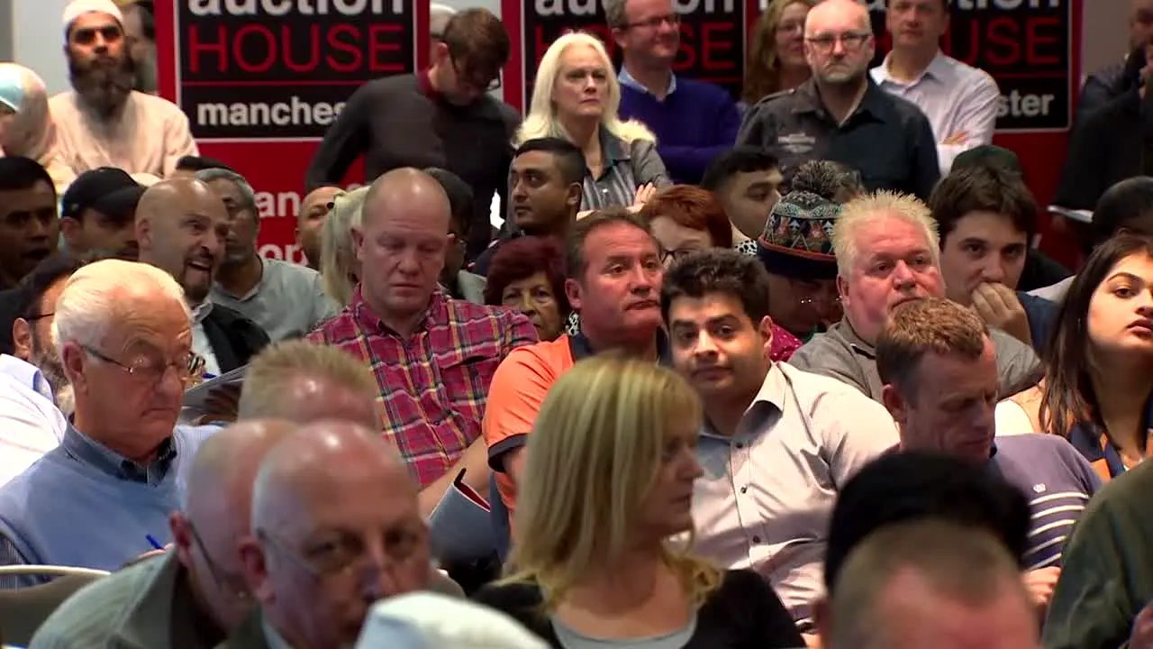 Homes Under the Hammer live
