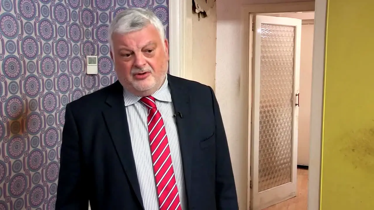 Homes Under the Hammer live