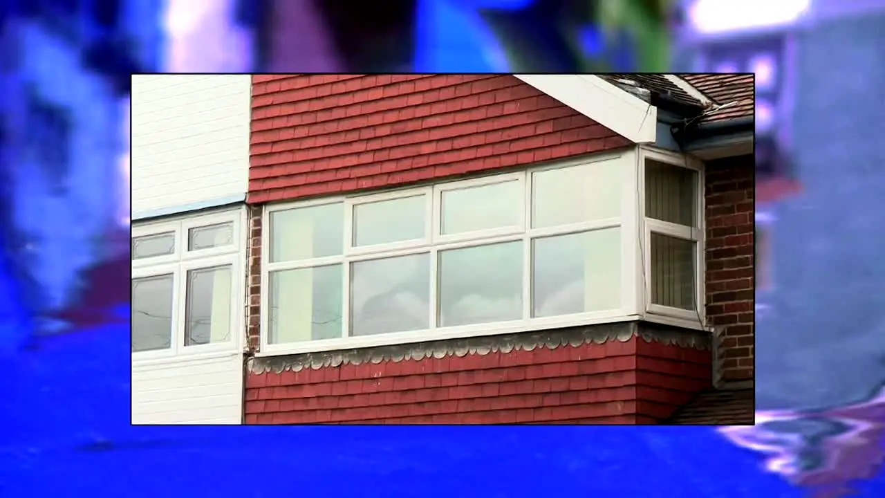 Homes Under the Hammer live