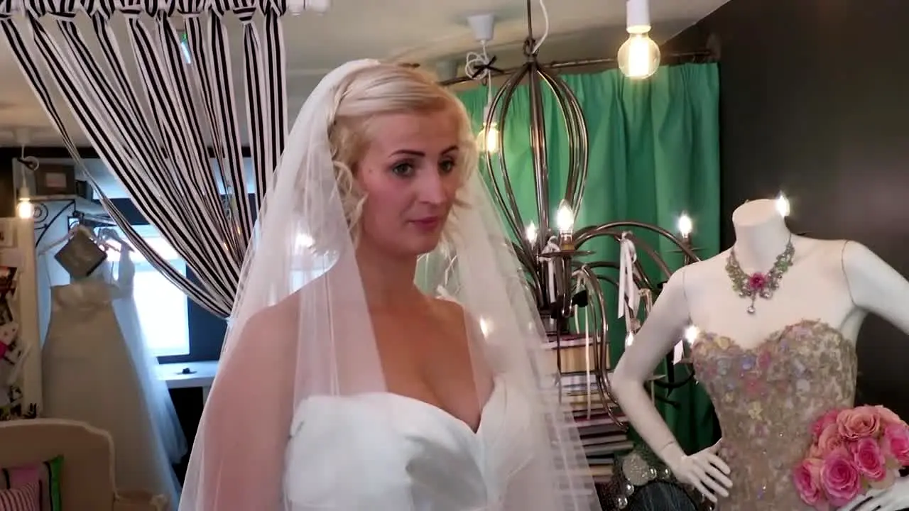Don't Tell The Bride live