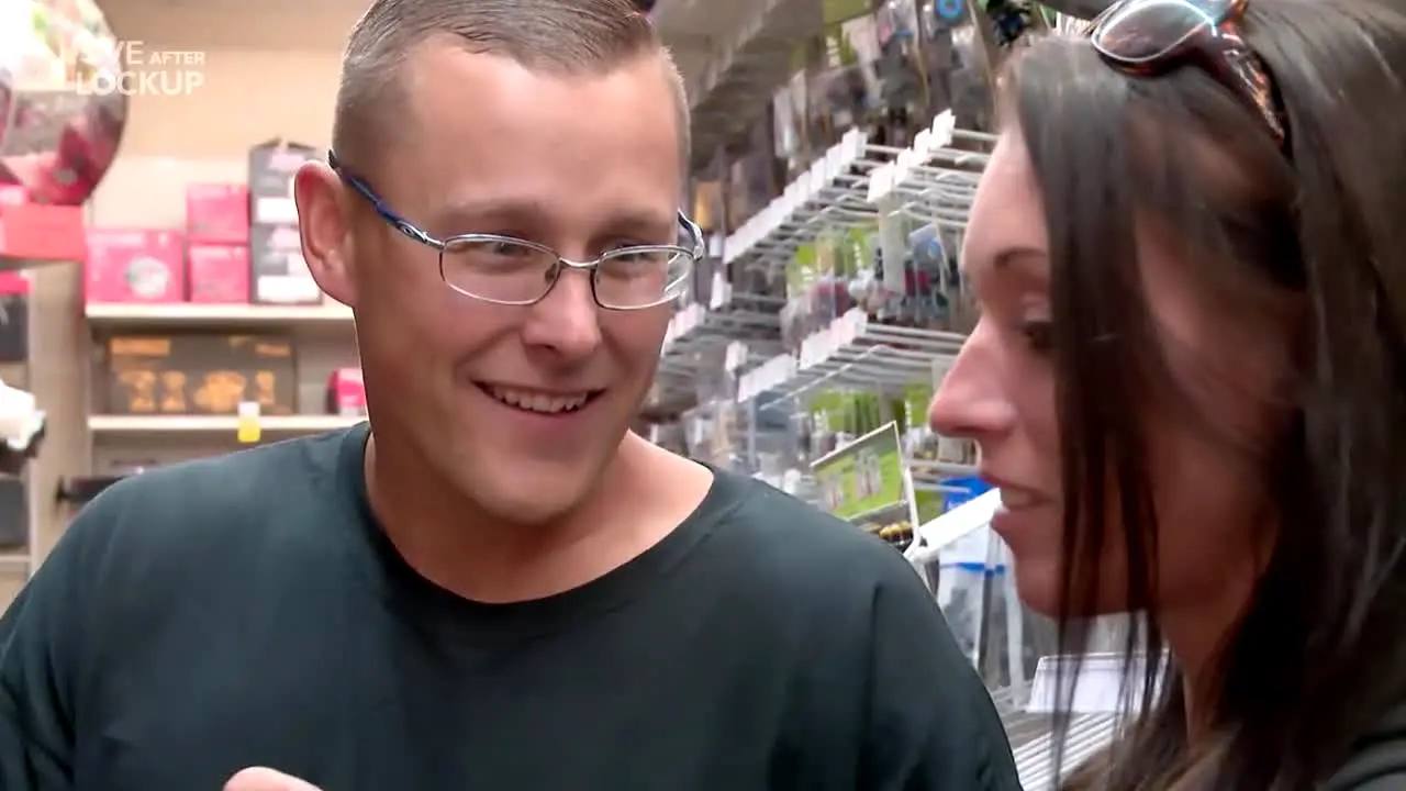 Love After Lock Up in diretta