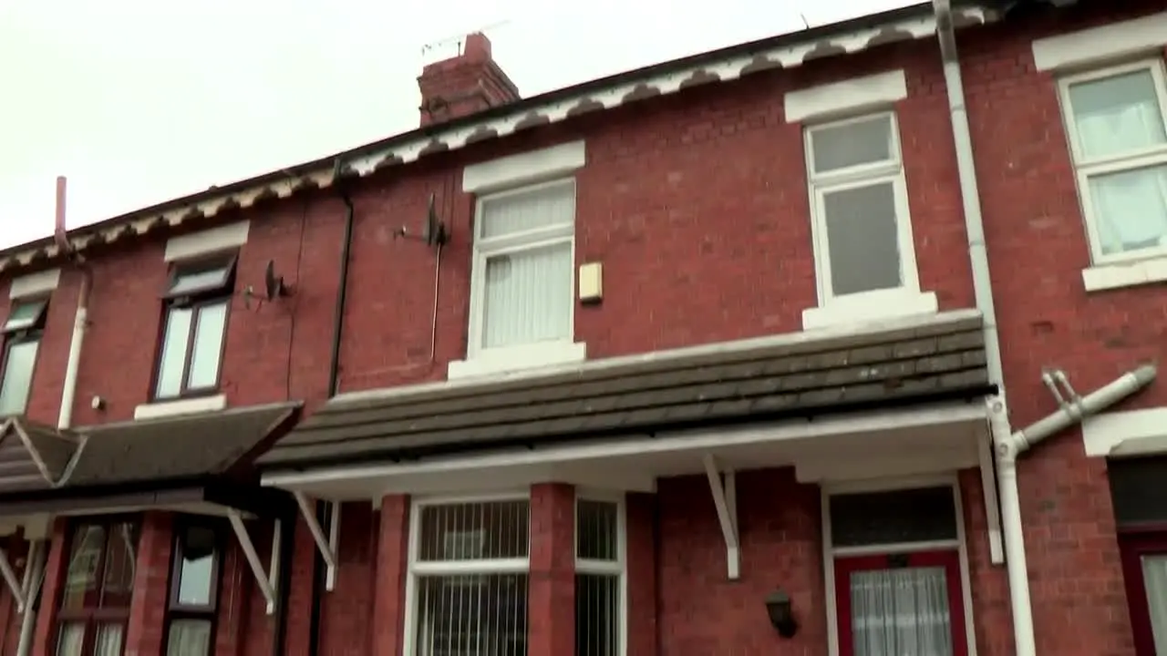 Homes Under the Hammer live