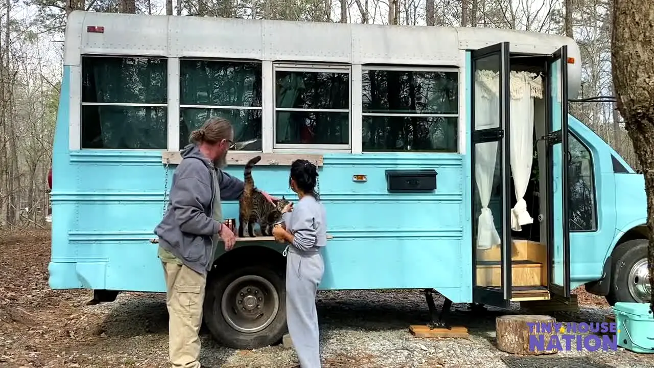 Tiny House Nation live