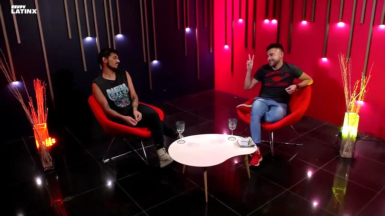 Revry LatinX na żywo