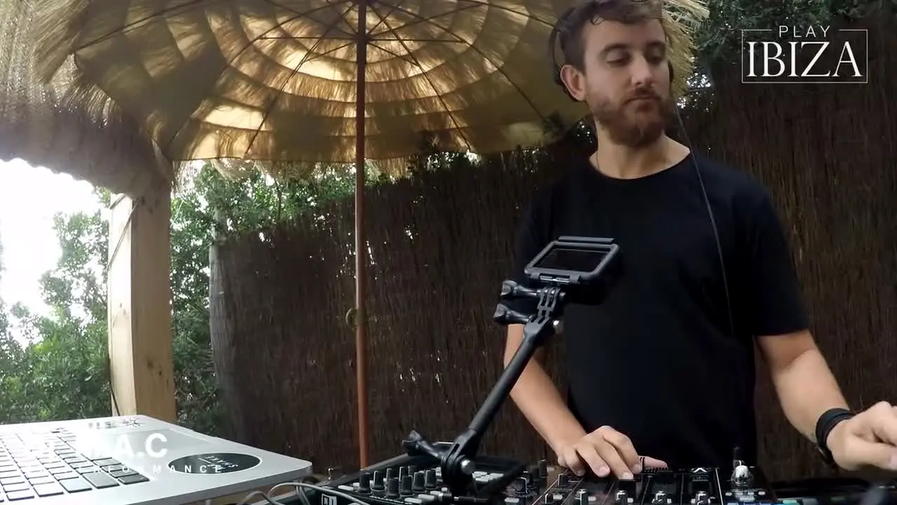 Play Ibiza live