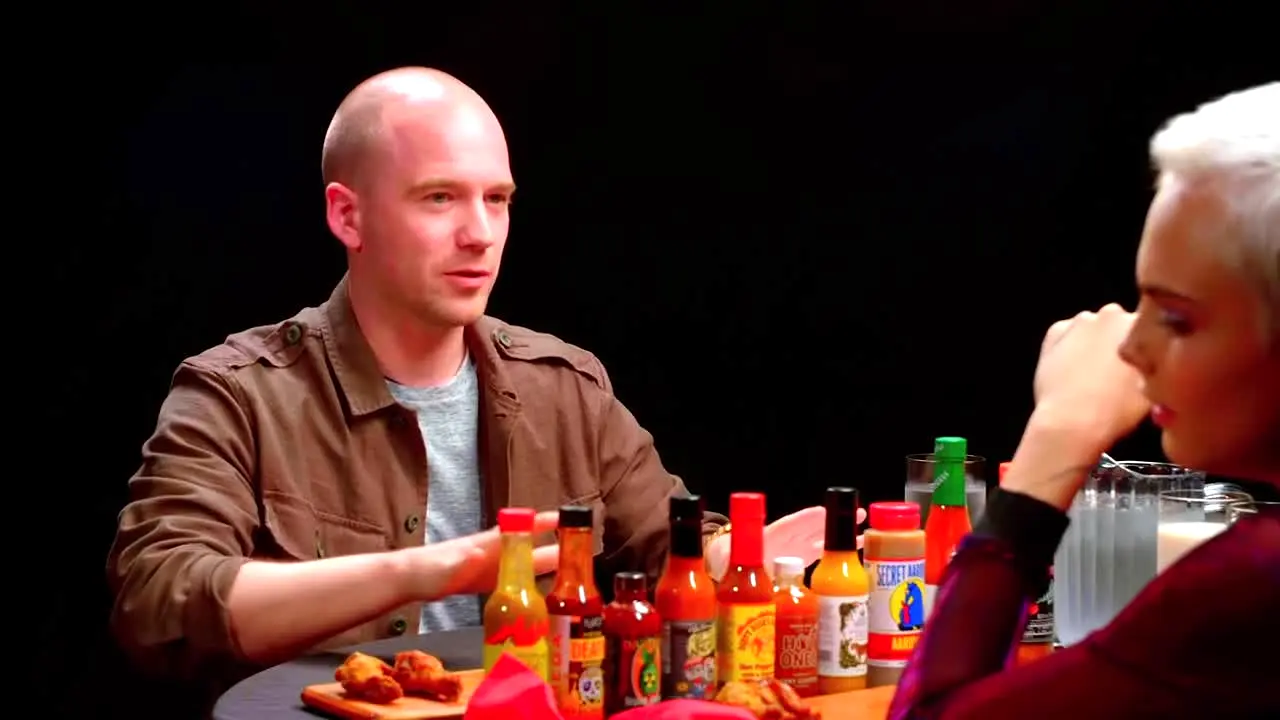 Hot Ones — прямой эфир