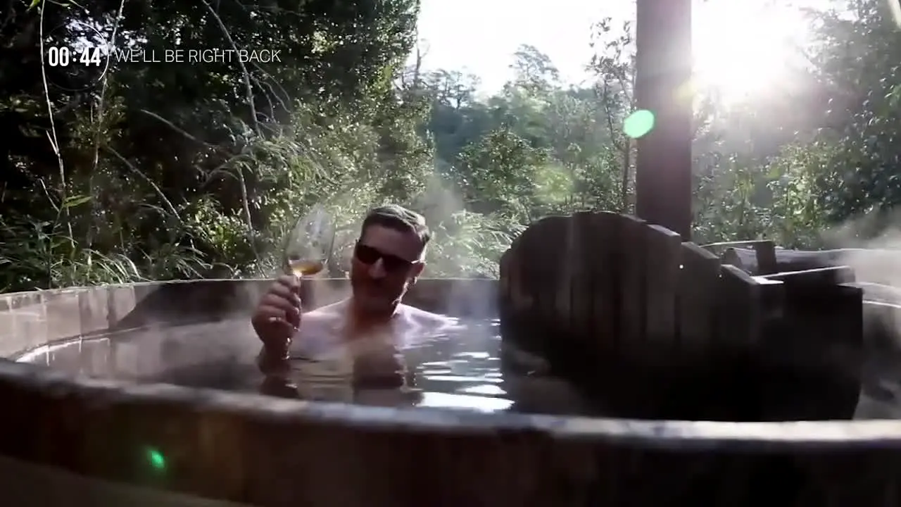 Travel Escapes live
