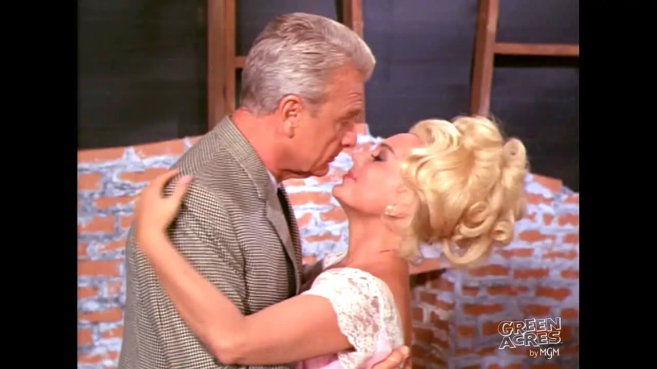 Green Acres in diretta