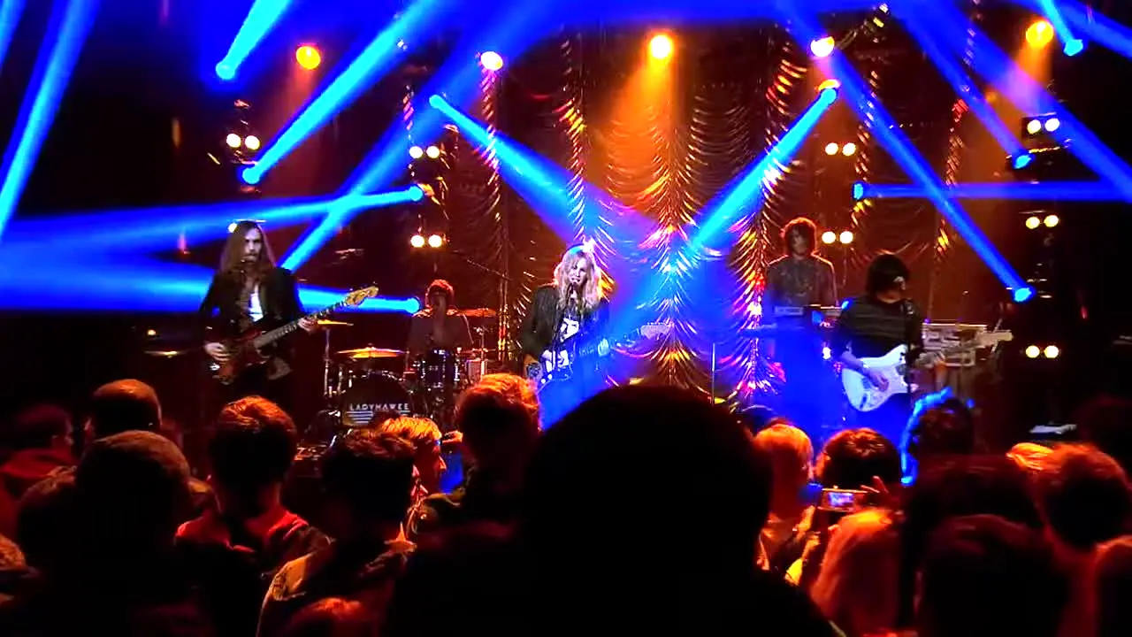 Star Central live
