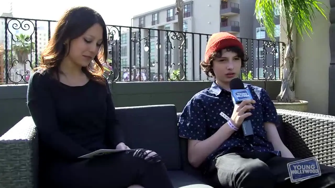 Young Hollywood — прямой эфир