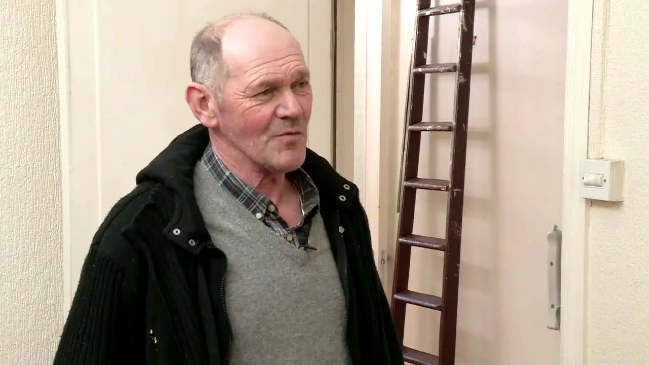 Homes Under The Hammer live