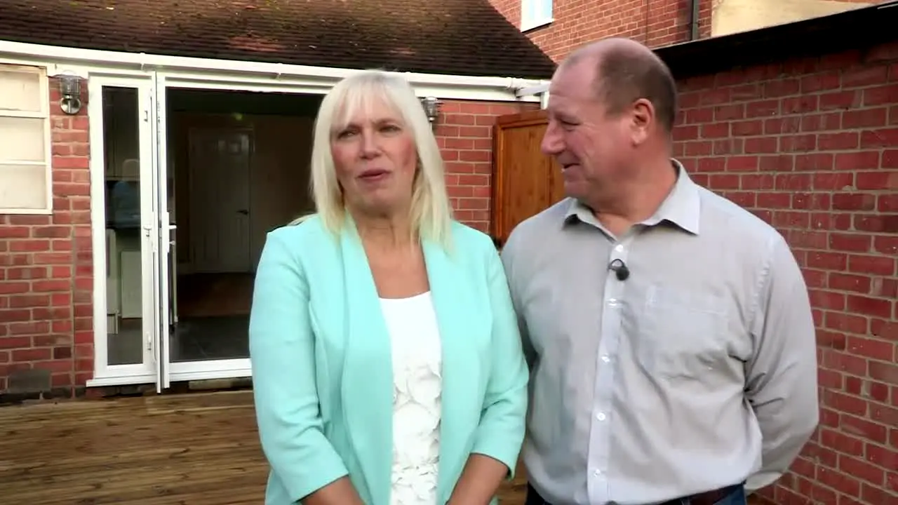 Homes Under the Hammer live