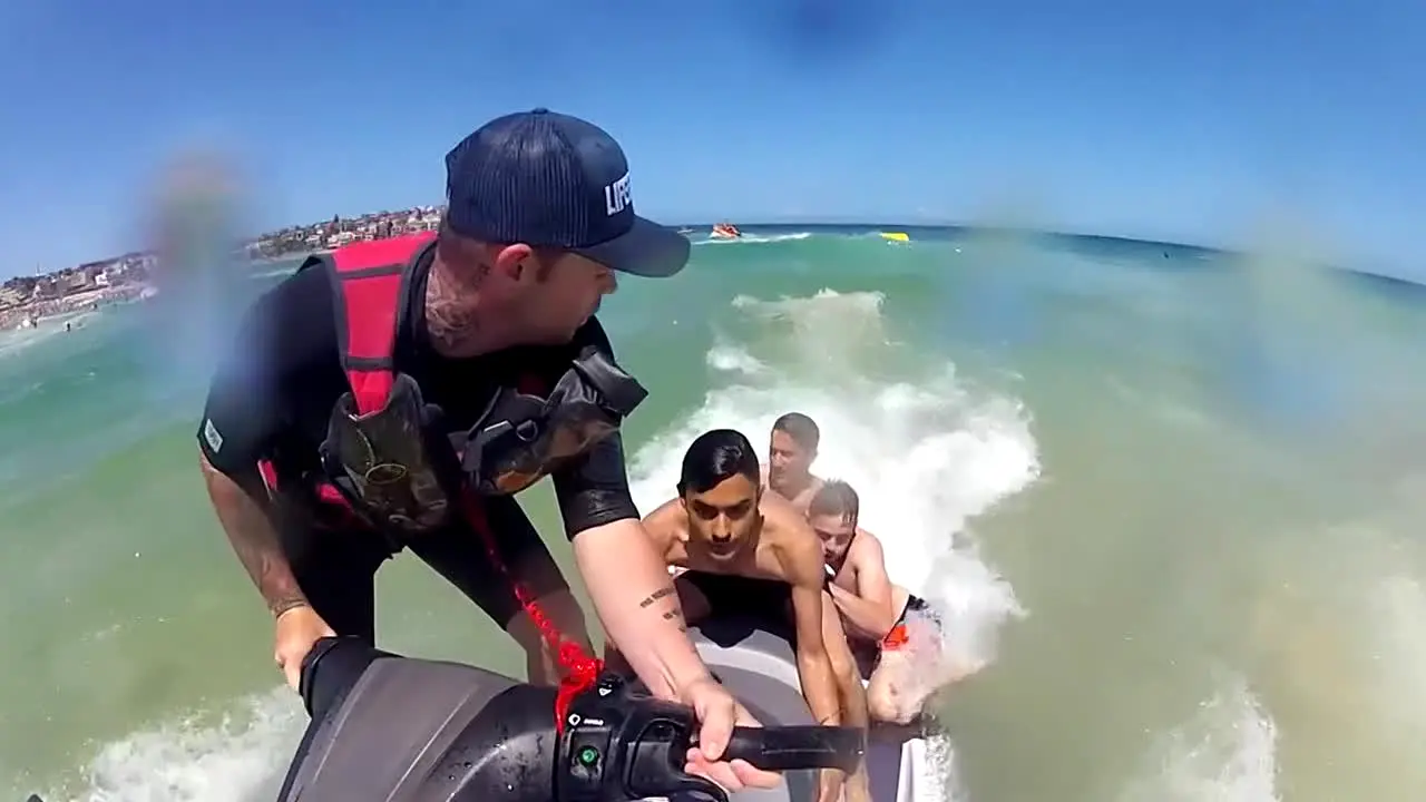 Bondi Rescue in diretta