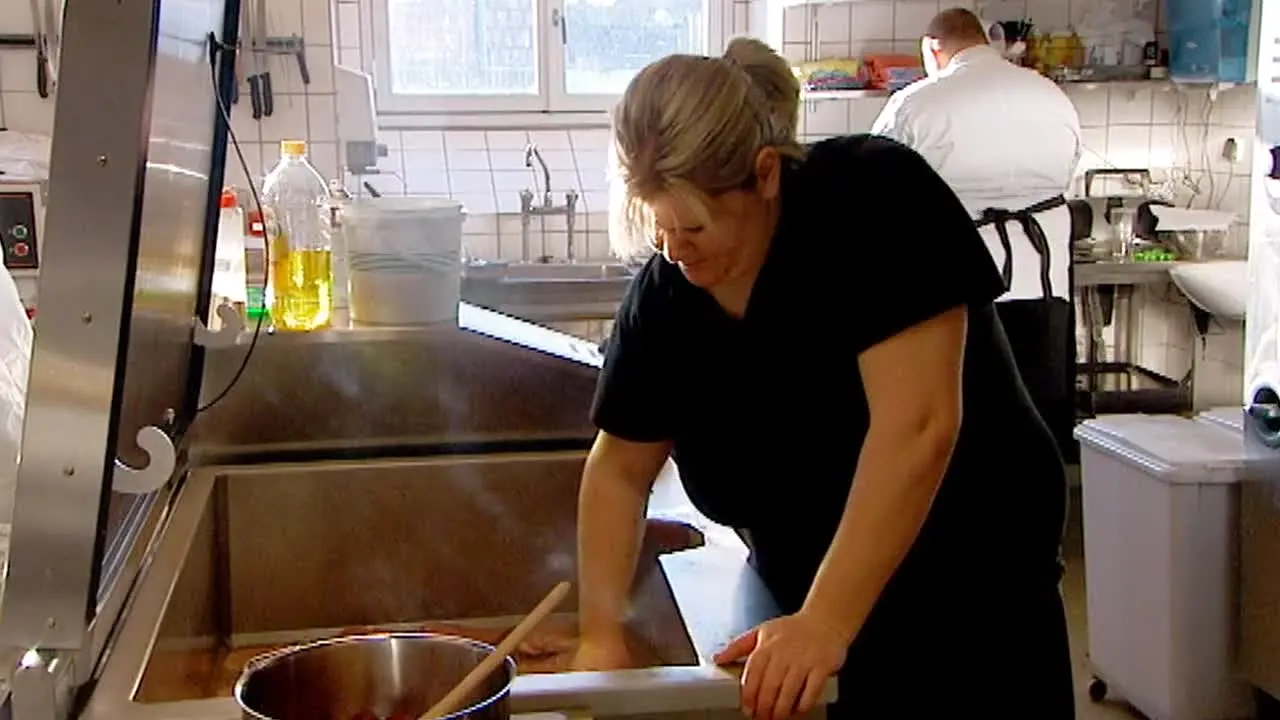 Med kniven for struben in diretta