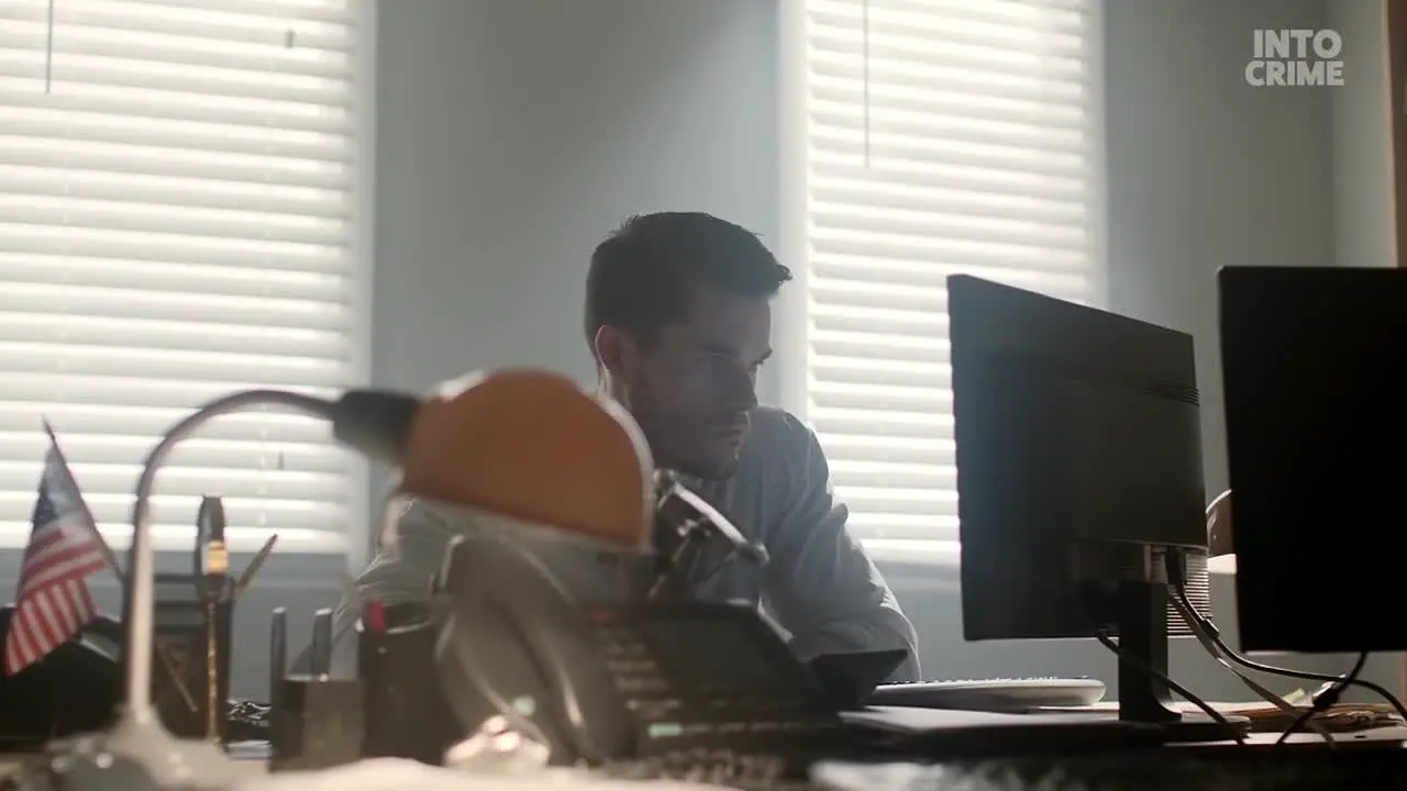 Into Crime live