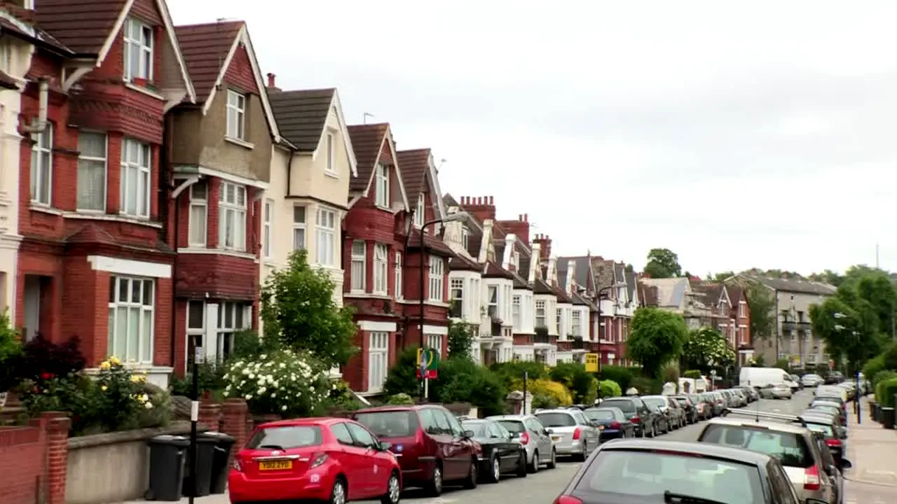 Homes Under the Hammer in diretta
