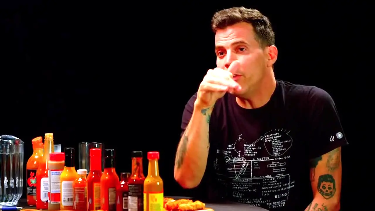 Hot Ones in diretta