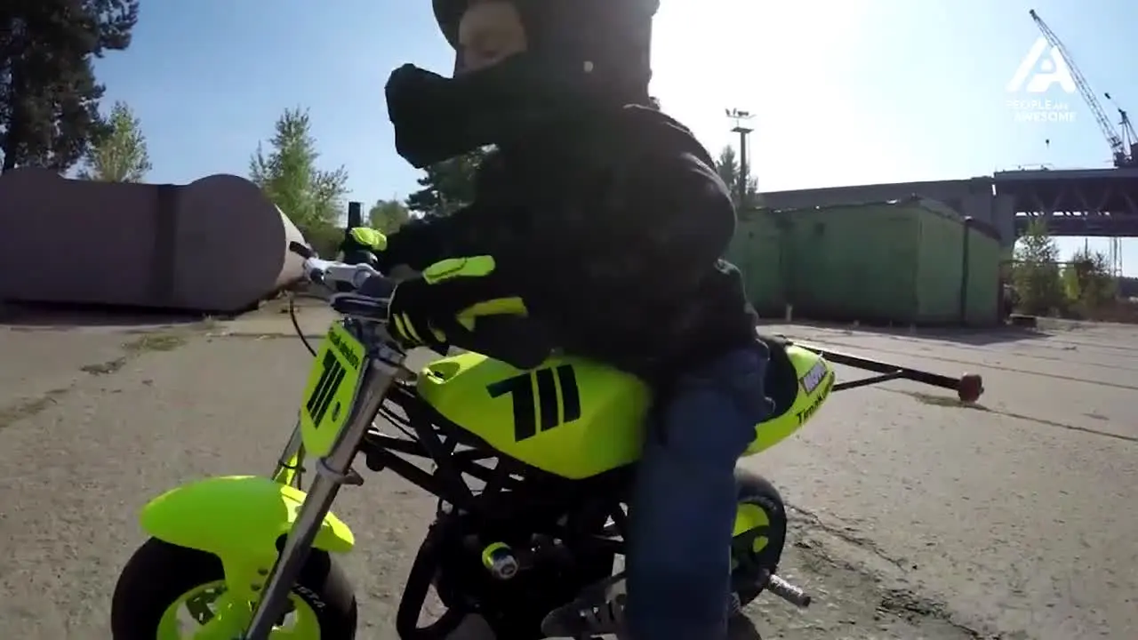People Are Awesome live