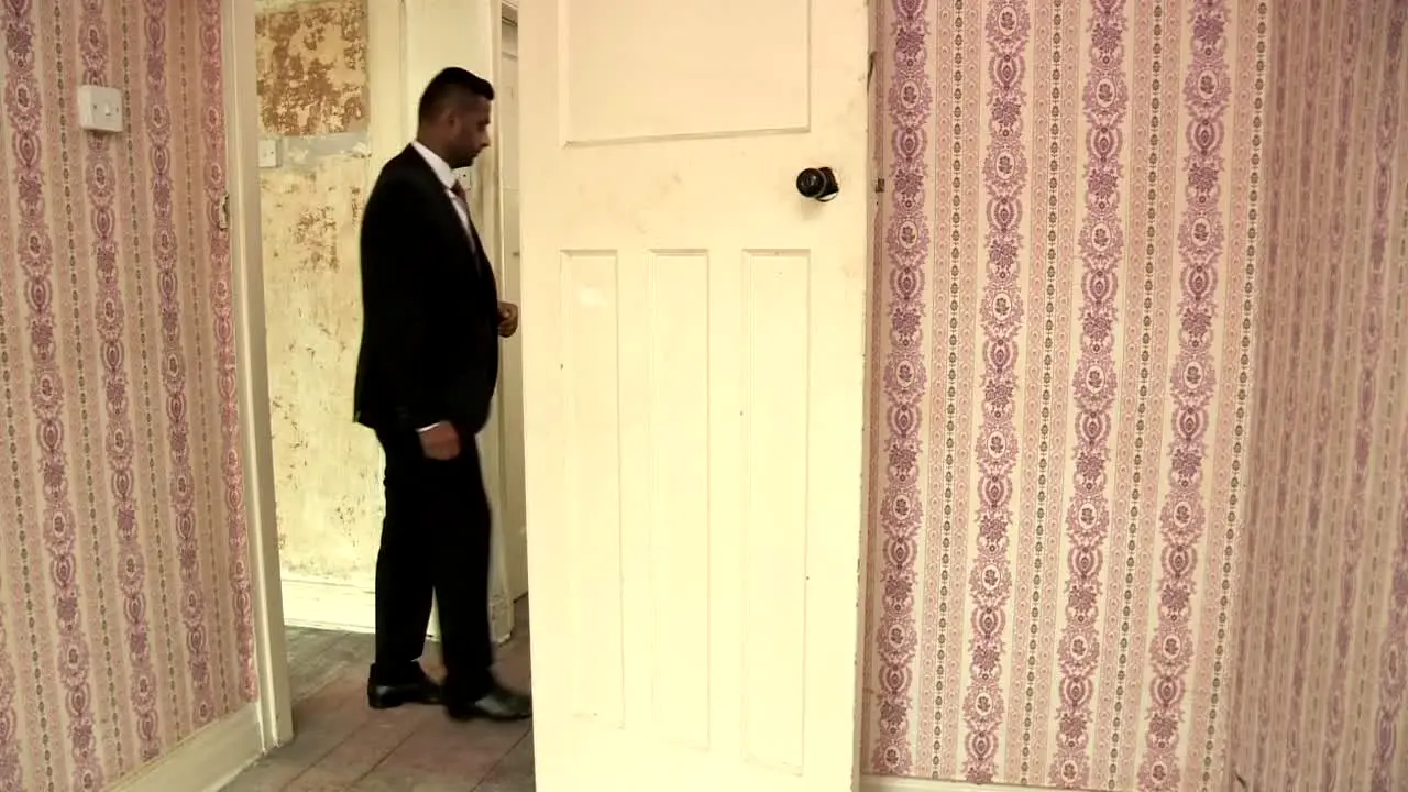 Homes Under the Hammer live