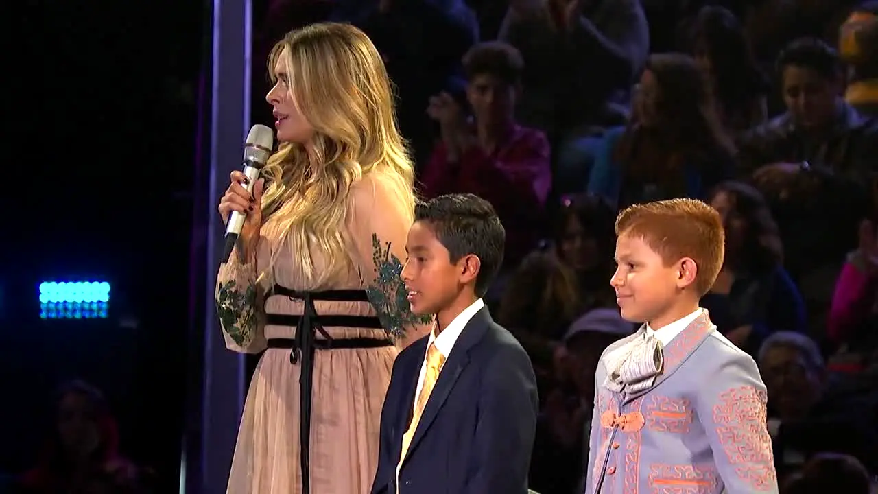 Pequeños Gigantes live