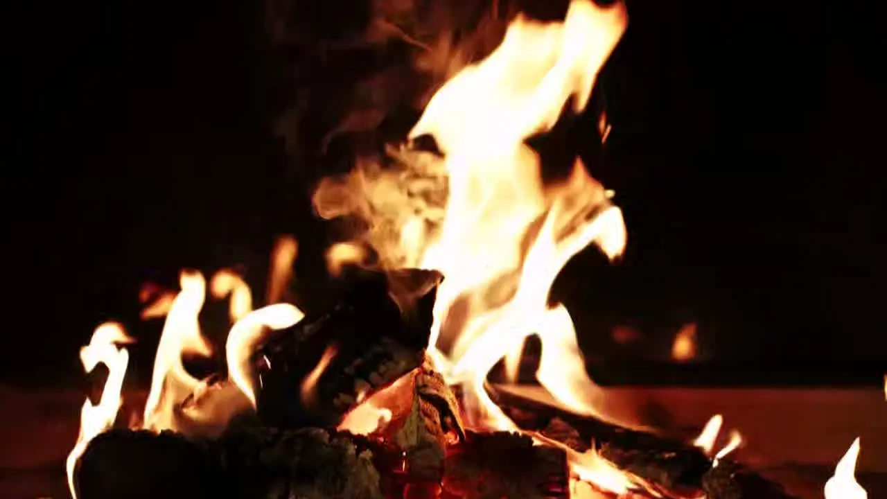 Fireplace Vibes na żywo