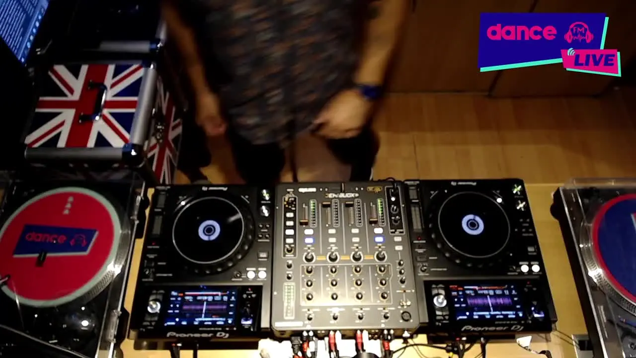 Dance FM live