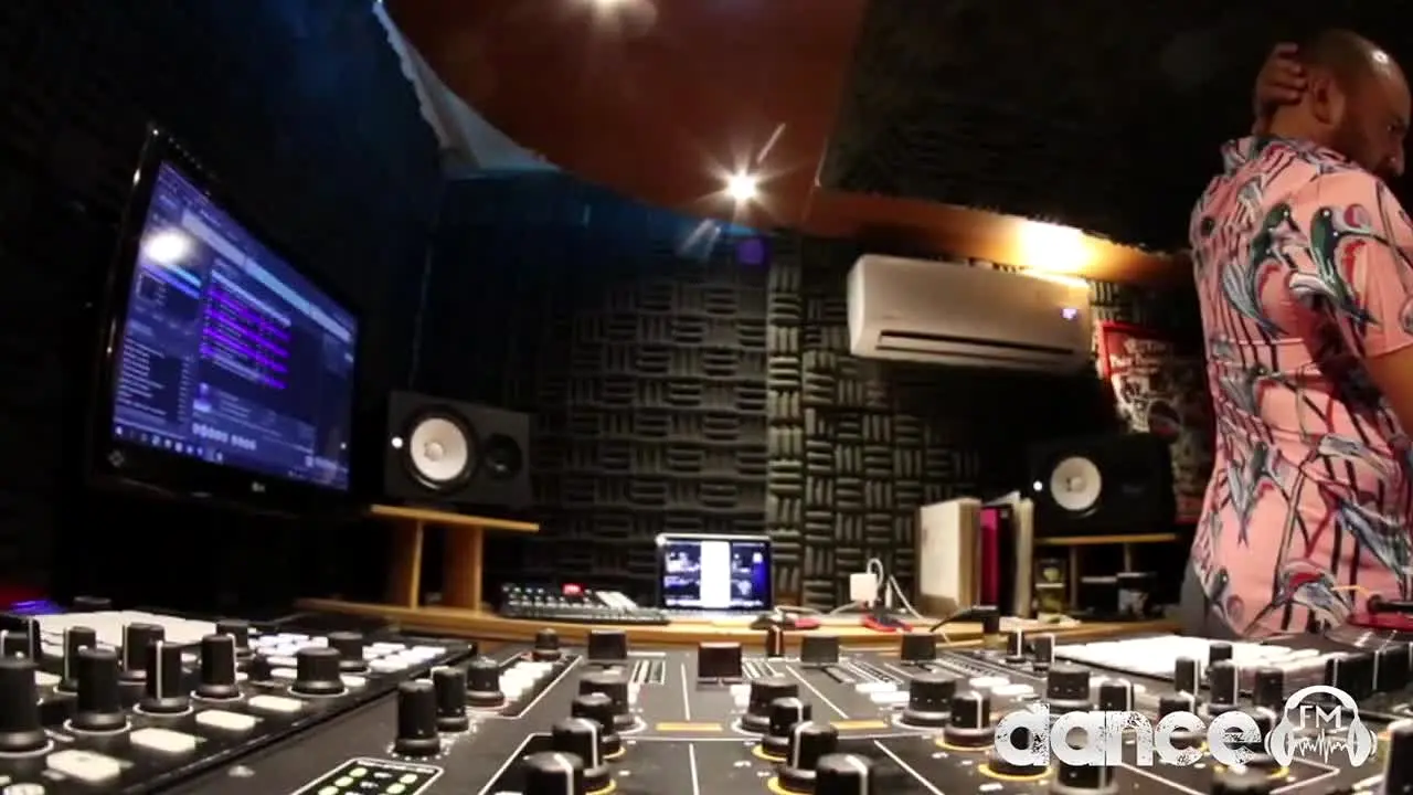 Dance FM live