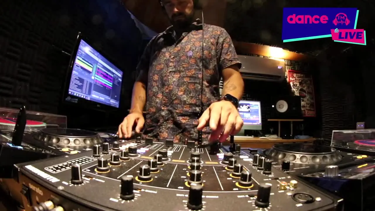 Dance FM live