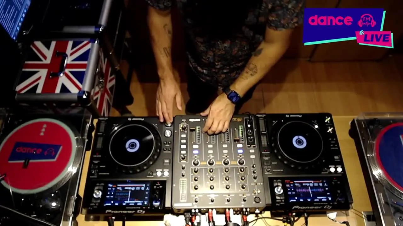 Dance FM live