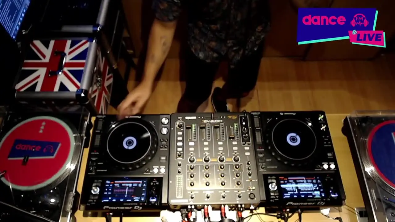Dance FM live