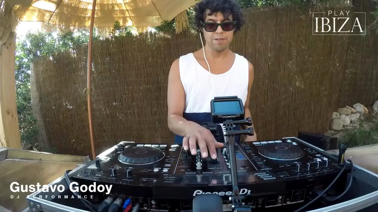 Play Ibiza live