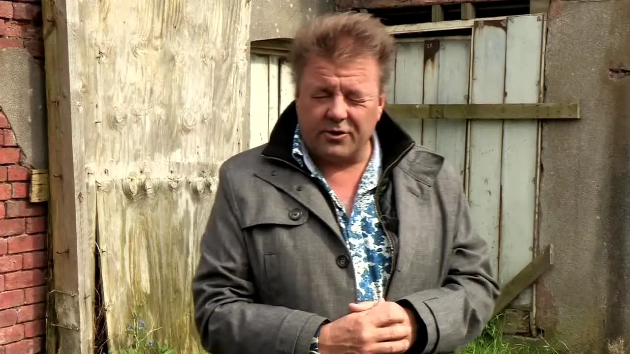 Homes Under the Hammer live