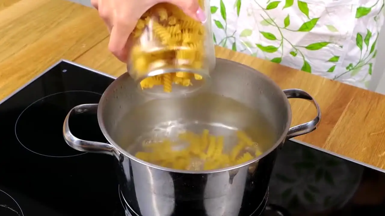 5-Minute Crafts in diretta