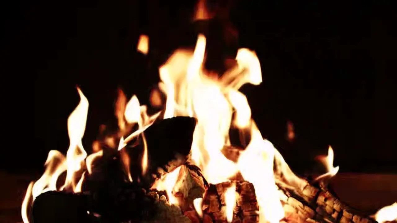 Fireplace Vibes na żywo